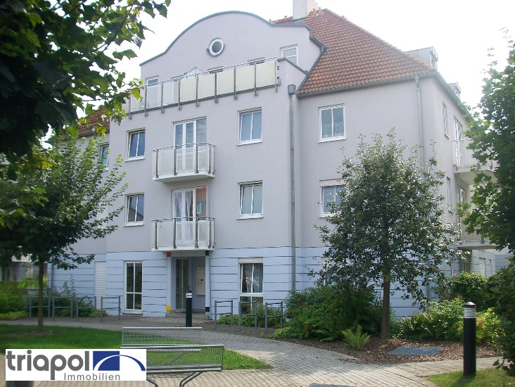 Schön geschnittene 2-Zimmer-Wohnung mit Balkon und Tiefgarage in Coswig.
