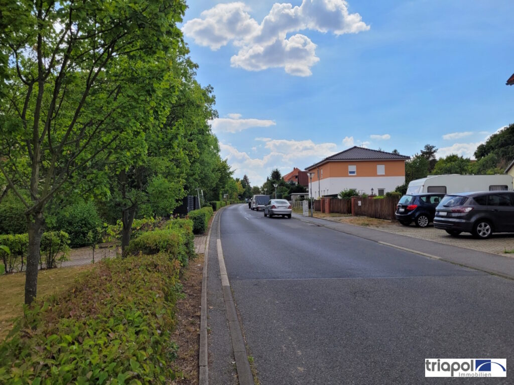 Vermiete 1-Zi-Wohnung mit Balkon als Kapitalanlage in grüner und ruhiger Stadtrandlage.