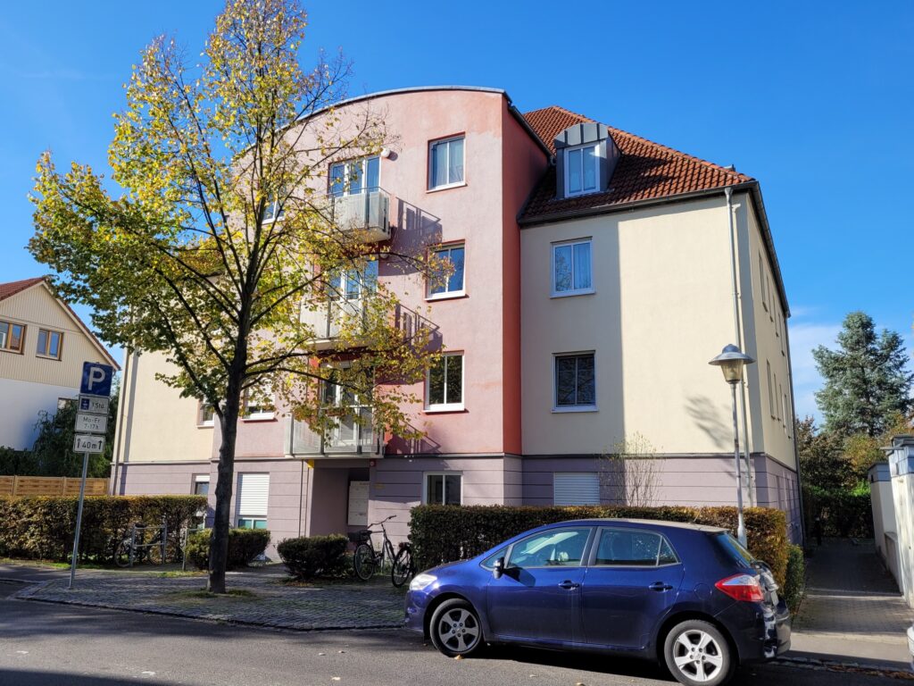 Schöne 2-Zi-Whg. mit Westbalkon in ruhiger und grüner Lage von Coswig.