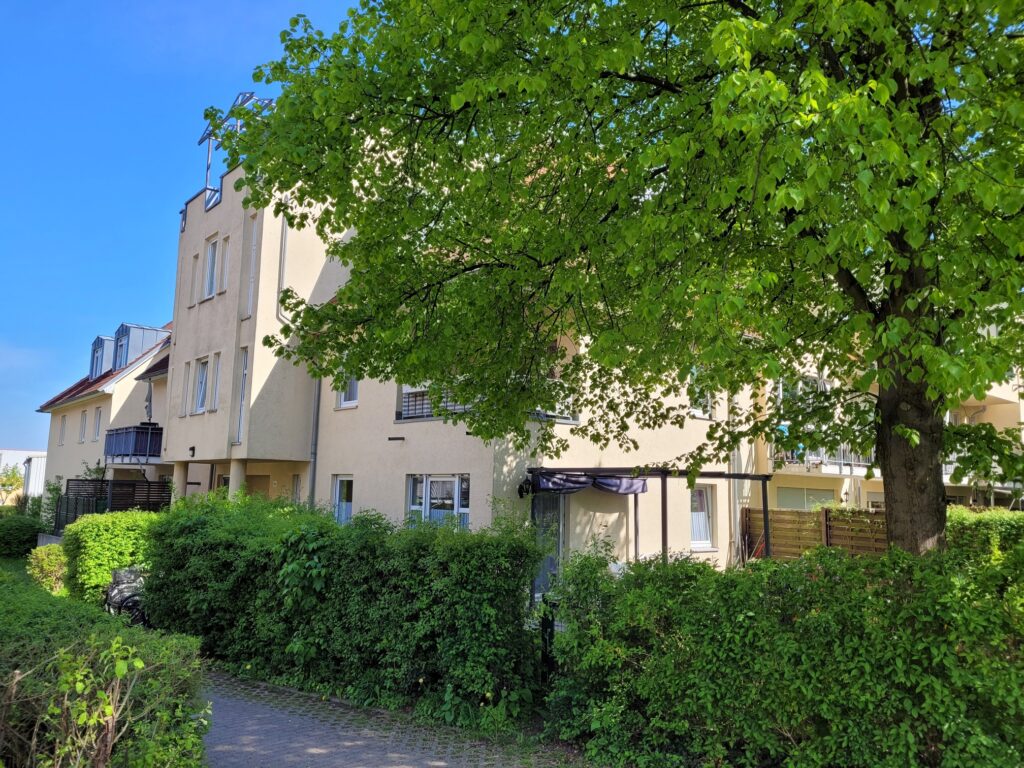 1-Zi-Whg. mit Terrasse und Gartenanteil in grüner und ruhiger Stadtrandlage von Dresden.