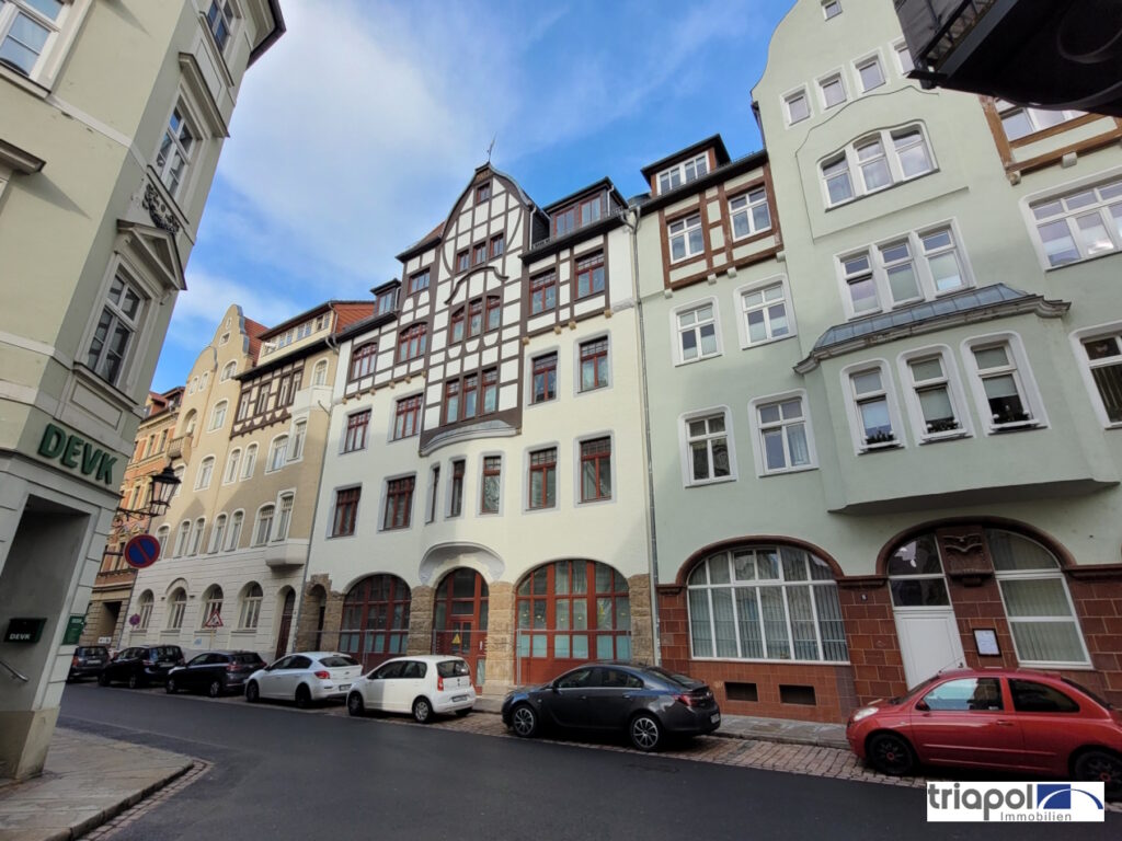 Erstbezug nach Sanierung! Hochwertige 4-Zi-Whg. mit EBK, Balkon und Stellplatz mit Lademöglichkeit in der Altstadt.
