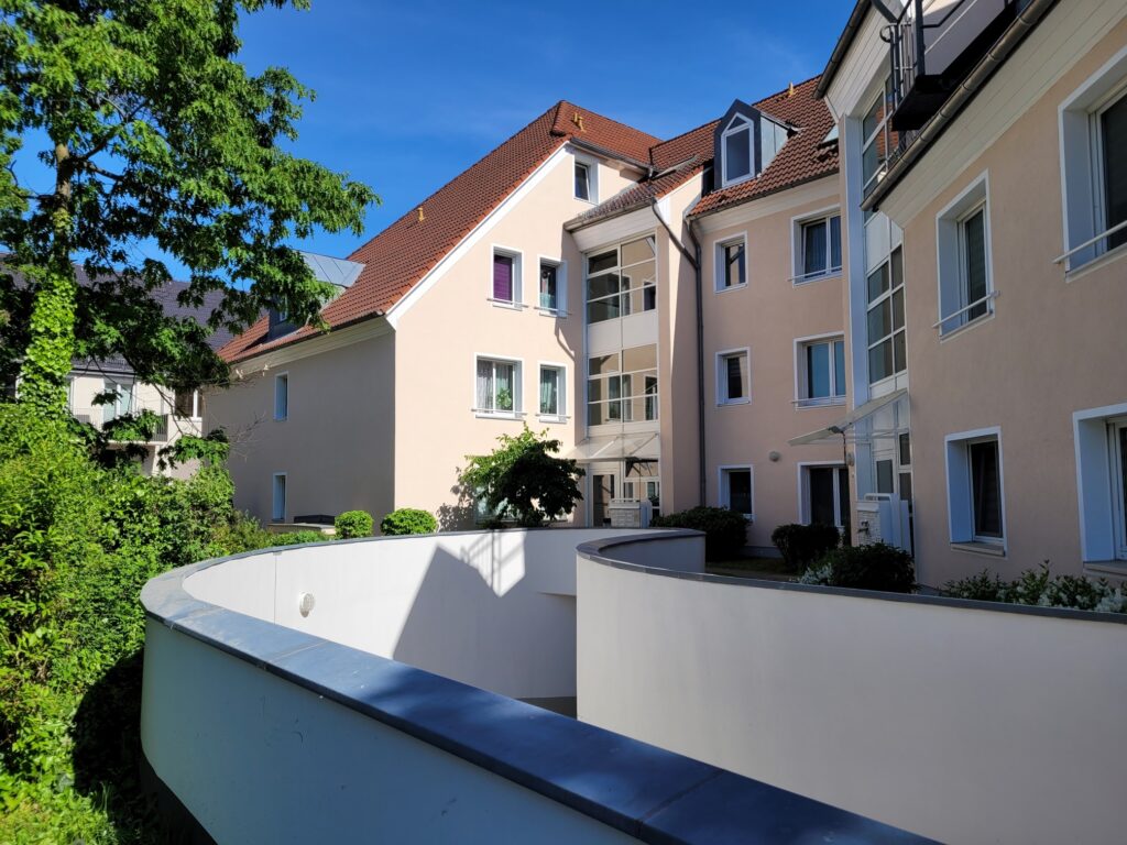 Kleine und gemütliche 2-Zi.-Whg. mit Balkon in Dresden Weißig.