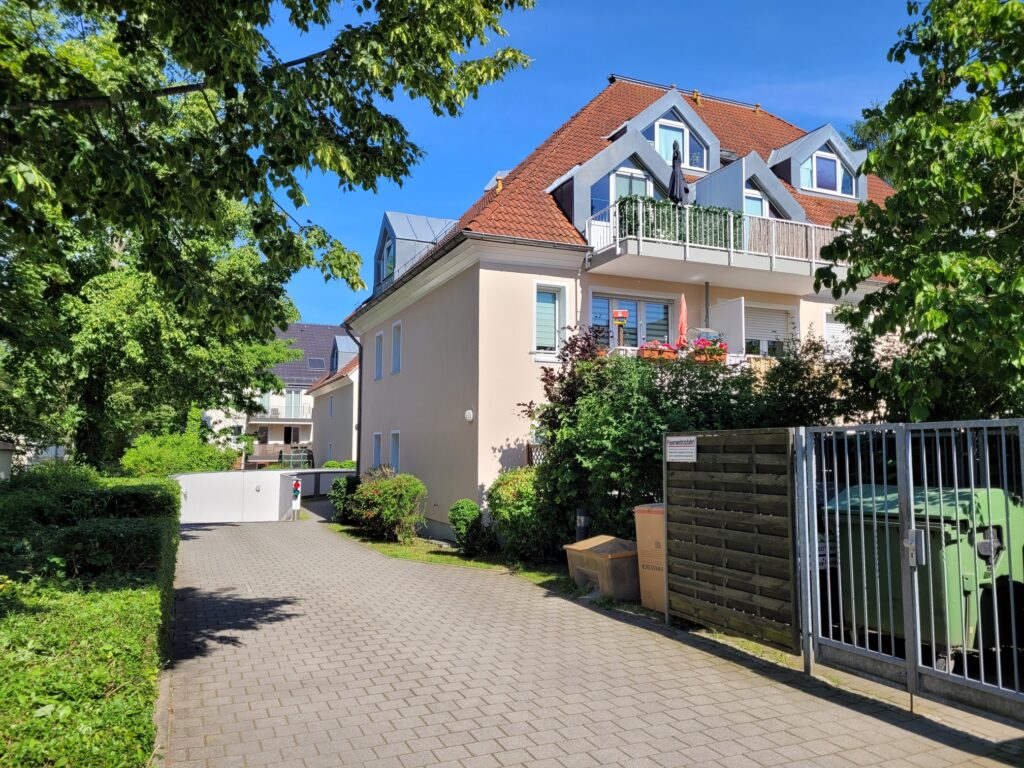 Kleine und gemütliche 2-Zi.-Whg. mit Balkon in Dresden Weißig.