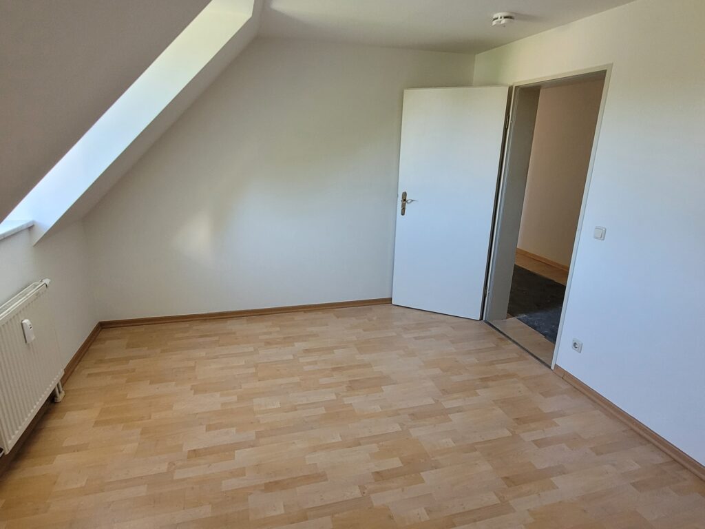 Schöne und helle Maisonettewohnung mit Galerie und Tiefgaragenstellplatz in ruhiger und grüner Lage.