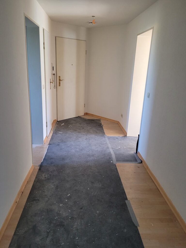 Schöne und helle Maisonettewohnung mit Galerie und Tiefgaragenstellplatz in ruhiger und grüner Lage.