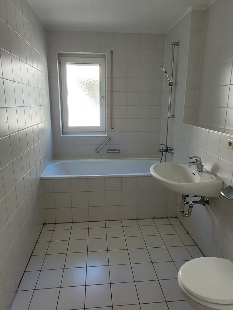 Schöne 2-Zi-Whg. mit Westbalkon in ruhiger und grüner Lage von Coswig.