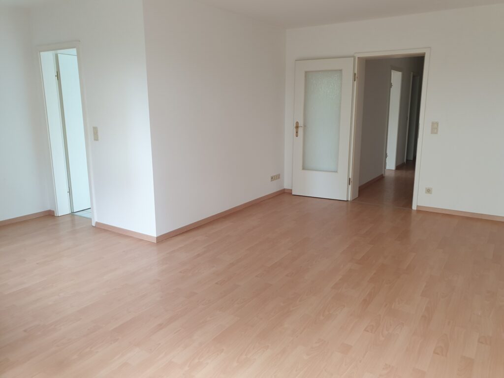 Ruhig gelegene Erdgeschosswohnung mit Terrasse und Laminatboden in Coswig.