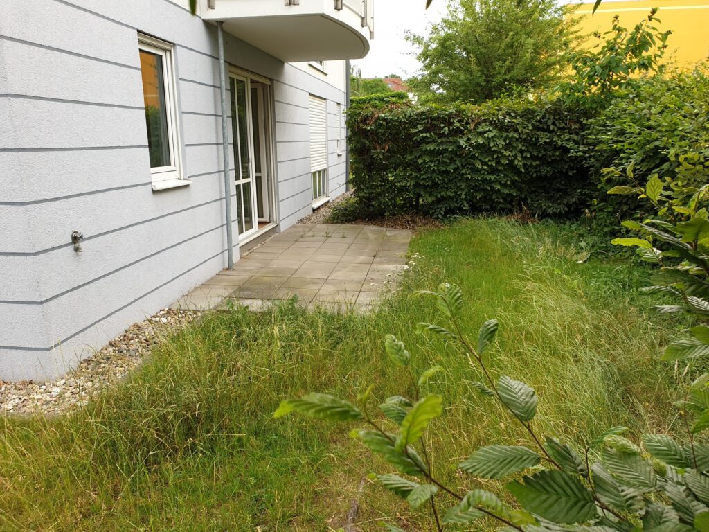 Ruhig gelegene Erdgeschosswohnung mit Terrasse und Laminatboden in Coswig.