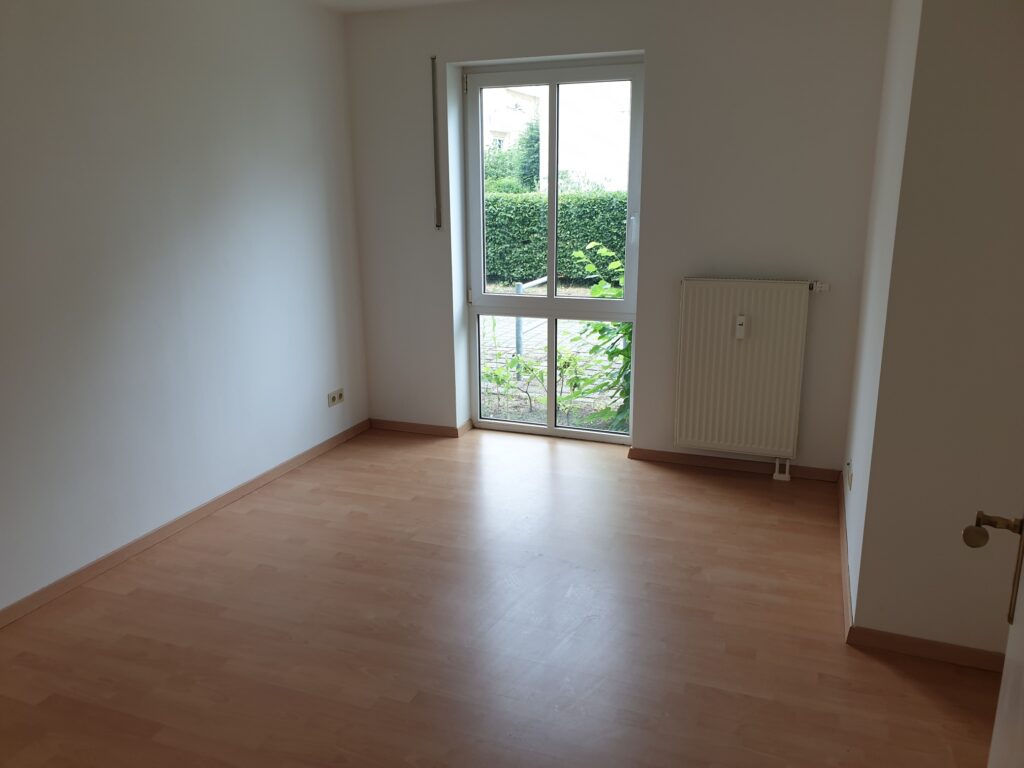 Ruhig gelegene Erdgeschosswohnung mit Terrasse und Laminatboden in Coswig.