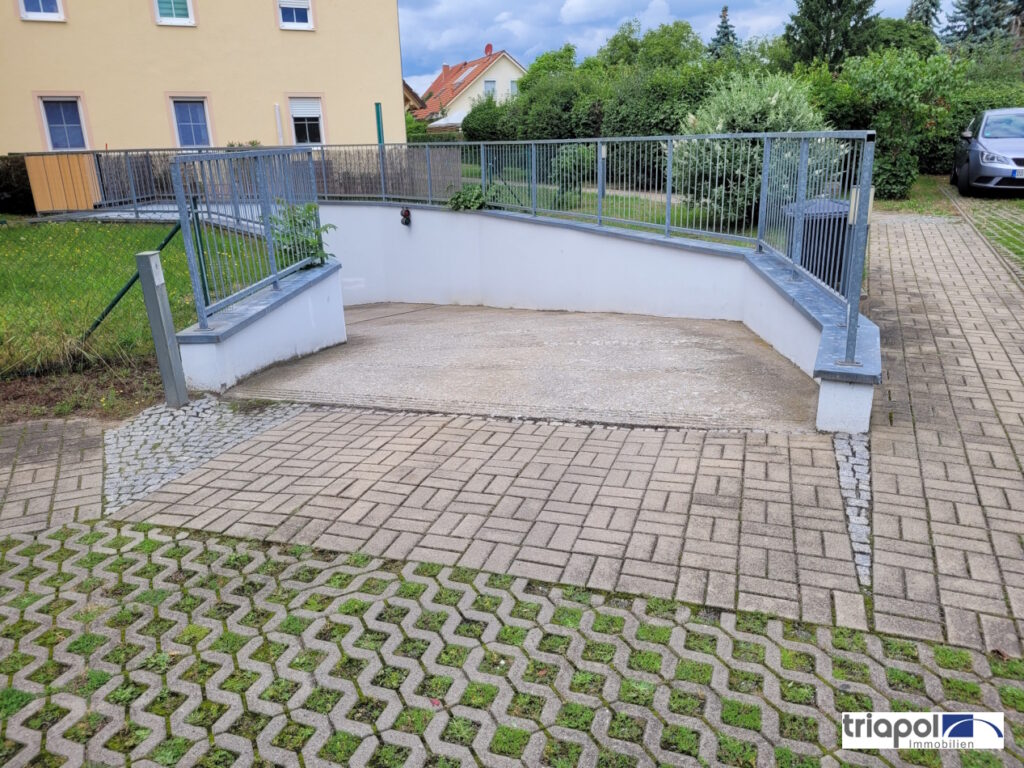 Schöne und helle 3-Zi-Wohnung mit Balkon in grüner und ruhiger Stadtrandlage.