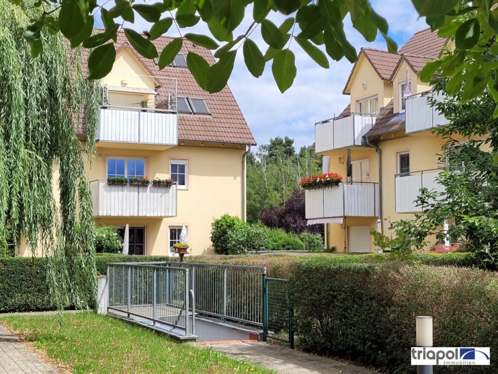 Schöne und helle 3-Zi-Wohnung mit Balkon in grüner und ruhiger Stadtrandlage.
