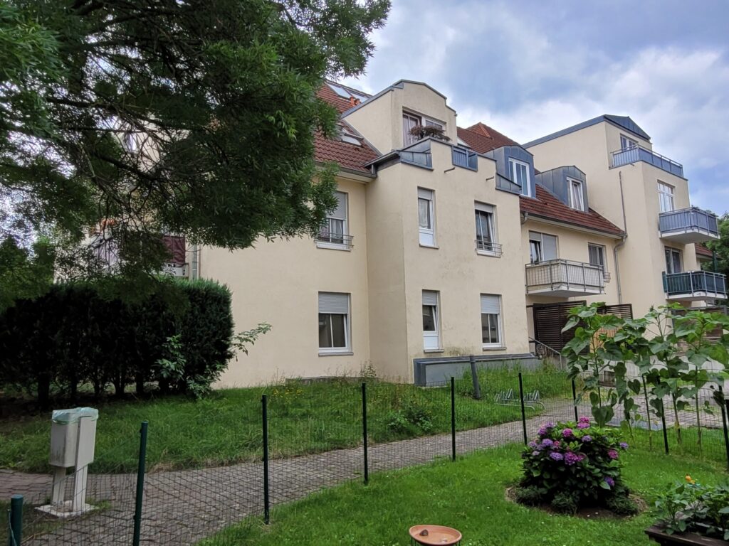 Gemütliche 2-Zi-Whg. mit Terrasse in ruhiger und grüner Stadtrandlage von Dresden.