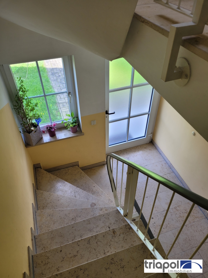 Schöne und helle 3-Zi-Wohnung mit Balkon in grüner und ruhiger Stadtrandlage.