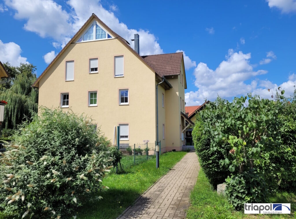 Schöne und helle 3-Zi-Wohnung mit Balkon in grüner und ruhiger Stadtrandlage.