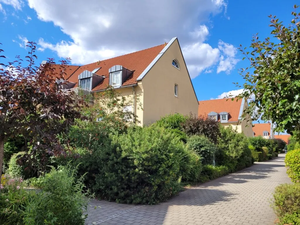 Gemütliche 2-Zi-Wohnung mit Balkon in ruhiger und grüner Lage.