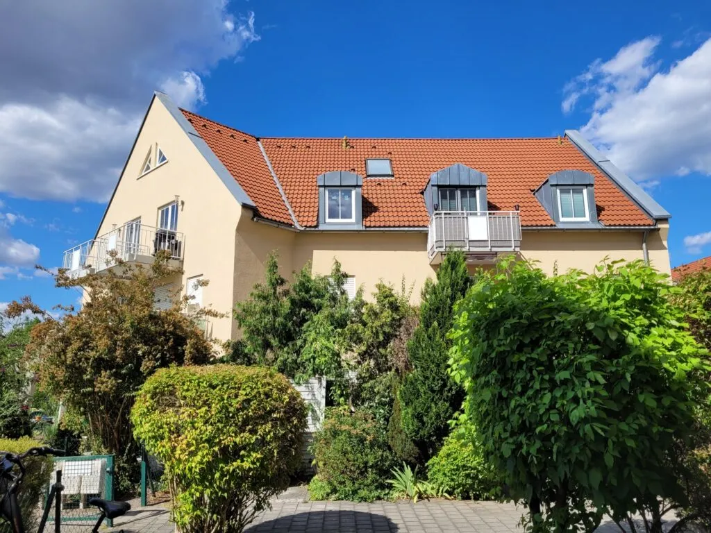 Gemütliche 2-Zi-Wohnung mit Balkon in ruhiger und grüner Lage.