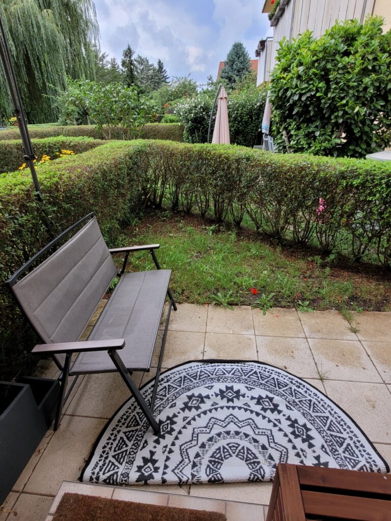 Ruhig gelegene 2-Zi-Wohnung mit Terrasse und Gartenanteil in grüner Stadtrandlage.