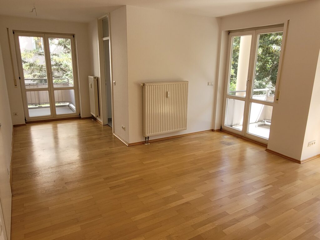 Schöne und helle 2-Zi-Wohnung mit 2 Balkone und Parkettboden in ruhiger Lage.