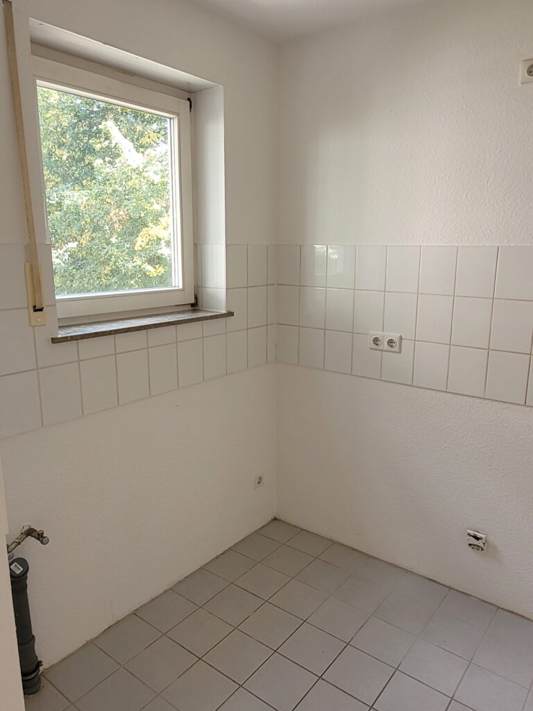 Schöne und helle 2-Zi-Wohnung mit 2 Balkone und Parkettboden in ruhiger Lage.
