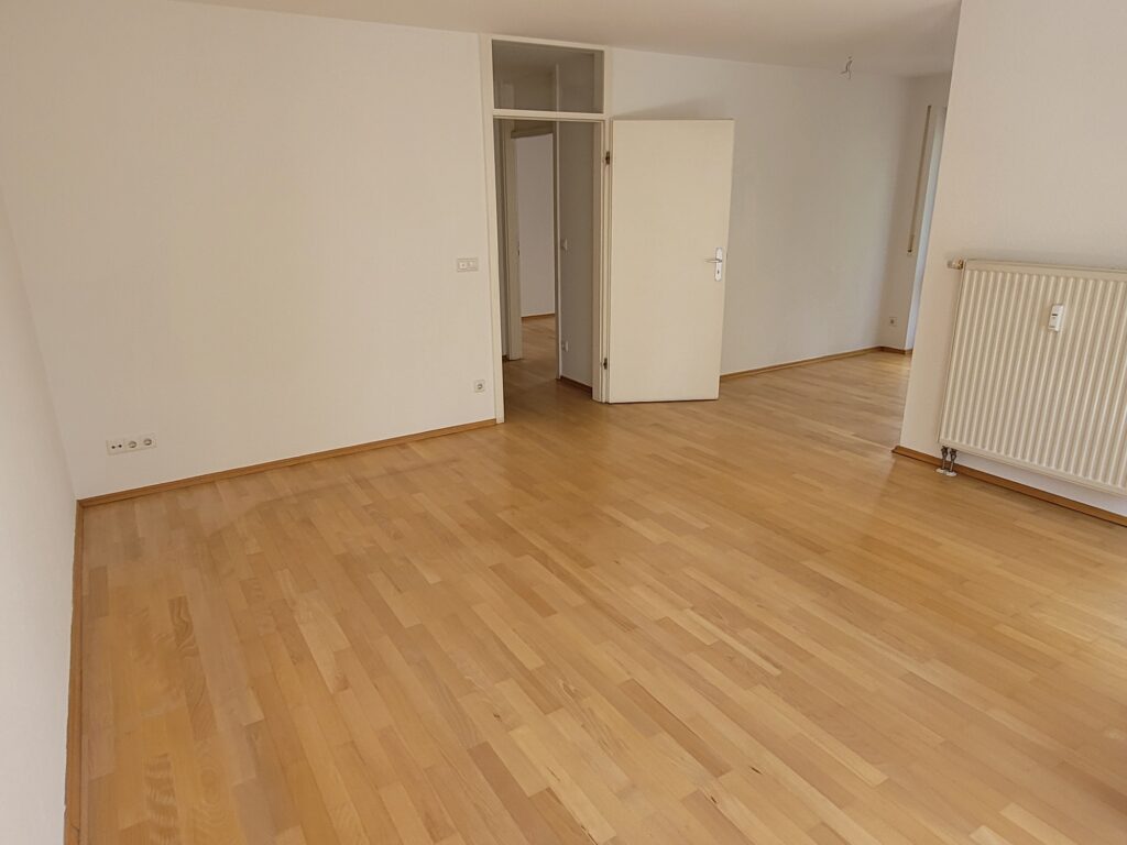 Schöne und helle 2-Zi-Wohnung mit 2 Balkone und Parkettboden in ruhiger Lage.