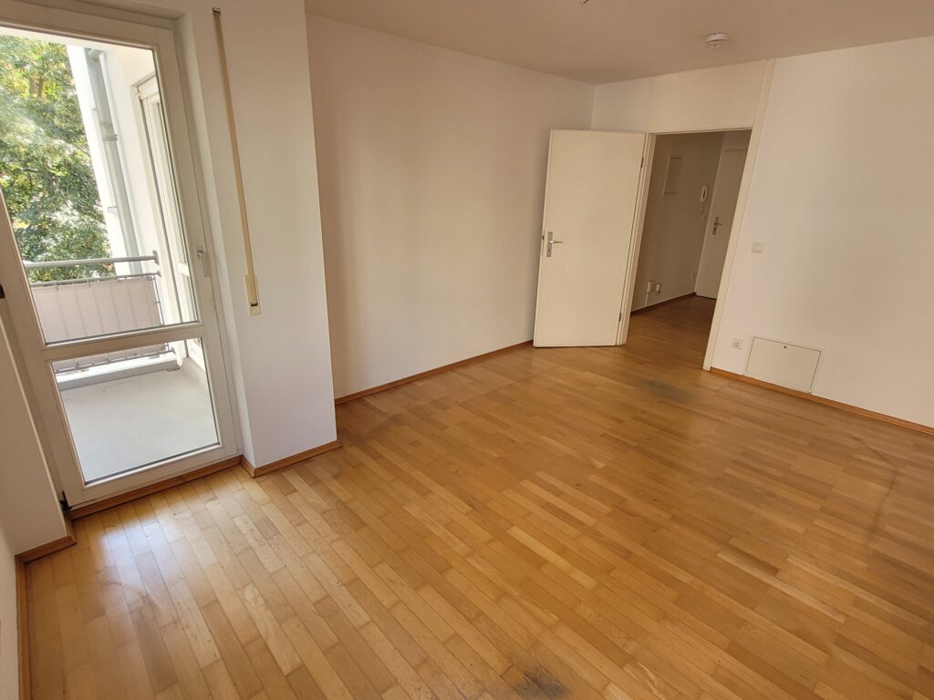 Schöne und helle 2-Zi-Wohnung mit 2 Balkone und Parkettboden in ruhiger Lage.