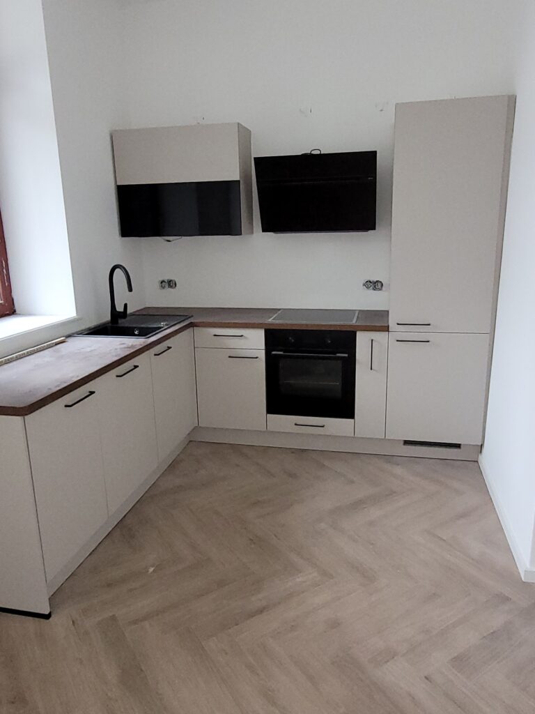 Erstbezug! Hochwertig sanierte 3-Zi-Whg. mit EBK, Balkon und PKW-Stellplatz in der Altstadt von Meißen.