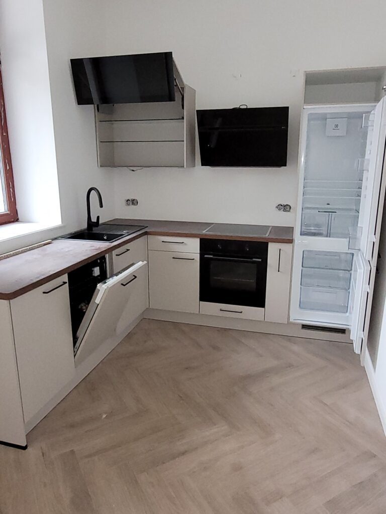 Erstbezug! Hochwertig sanierte 3-Zi-Whg. mit EBK, Balkon und PKW-Stellplatz in der Altstadt von Meißen.