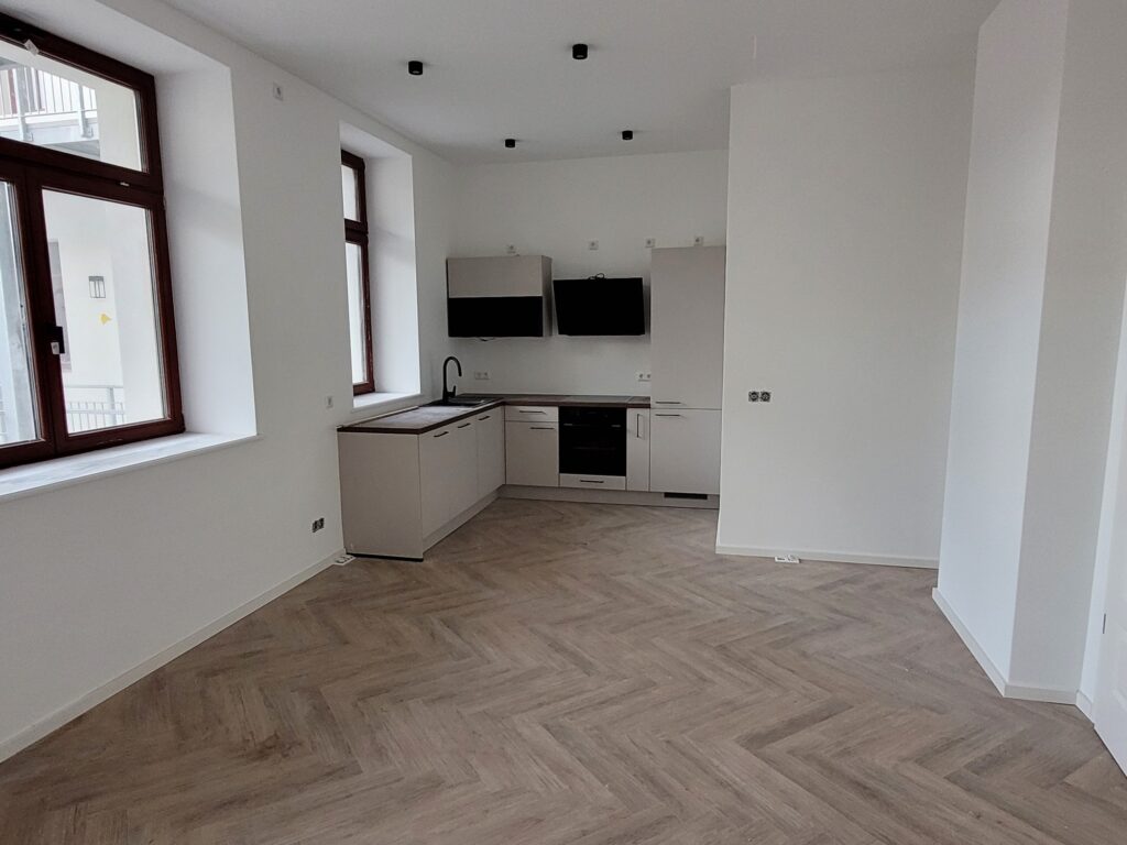 Erstbezug! Hochwertig sanierte 3-Zi-Whg. mit EBK, Balkon und PKW-Stellplatz in der Altstadt von Meißen.