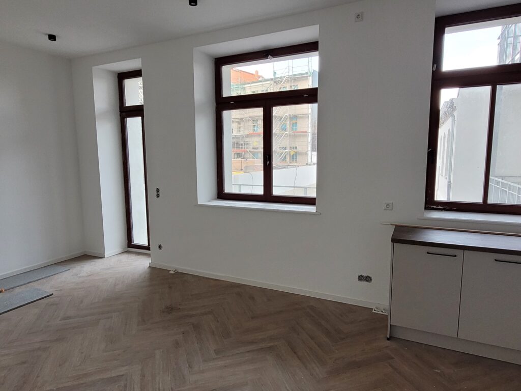 Erstbezug! Hochwertig sanierte 3-Zi-Whg. mit EBK, Balkon und PKW-Stellplatz in der Altstadt von Meißen.