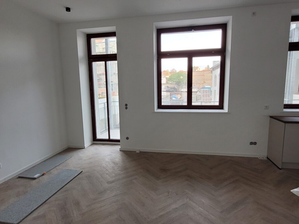 Erstbezug! Hochwertig sanierte 3-Zi-Whg. mit EBK, Balkon und PKW-Stellplatz in der Altstadt von Meißen.