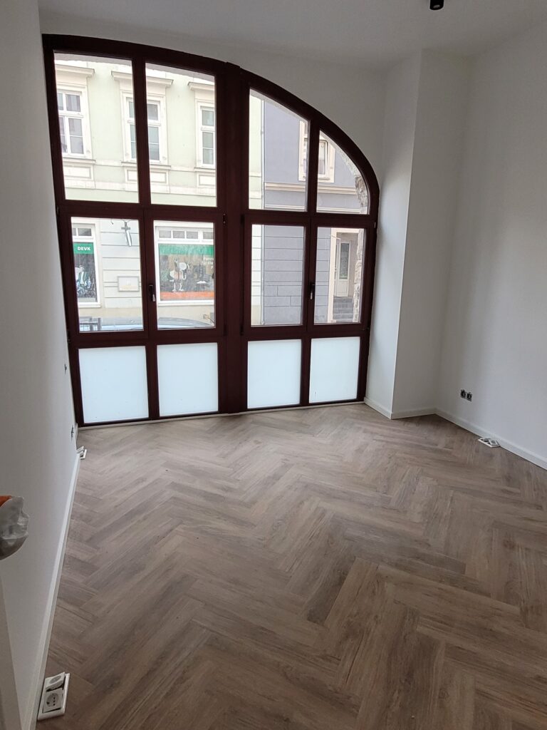 Erstbezug! Hochwertig sanierte 3-Zi-Whg. mit EBK, Balkon und PKW-Stellplatz in der Altstadt von Meißen.