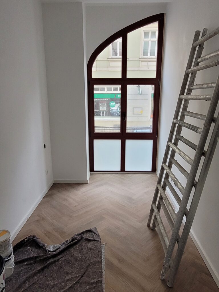 Erstbezug! Hochwertig sanierte 3-Zi-Whg. mit EBK, Balkon und PKW-Stellplatz in der Altstadt von Meißen.