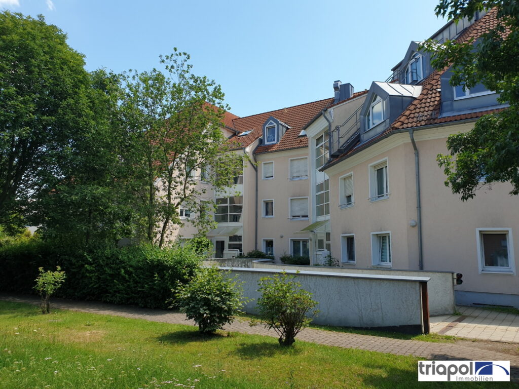 Ruhig gelegene 2-Zimmer-Wohnung mit Balkon, Laminat in grüner Stadtrandlage.