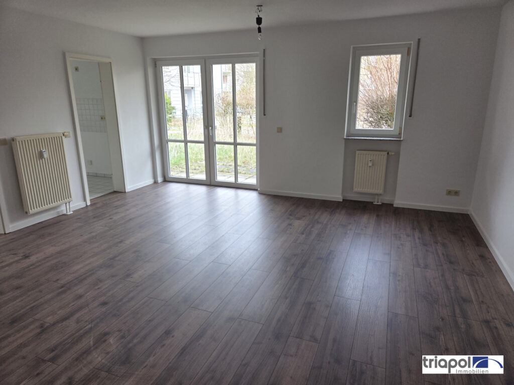 Schöne und ruhig gelegene Erdgeschoss mit neuem Laminatboden, Terrasse und kl. Gartenanteil in Coswig.