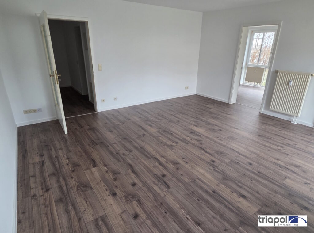 Schöne und ruhig gelegene Erdgeschoss mit neuem Laminatboden, Terrasse und kl. Gartenanteil in Coswig.