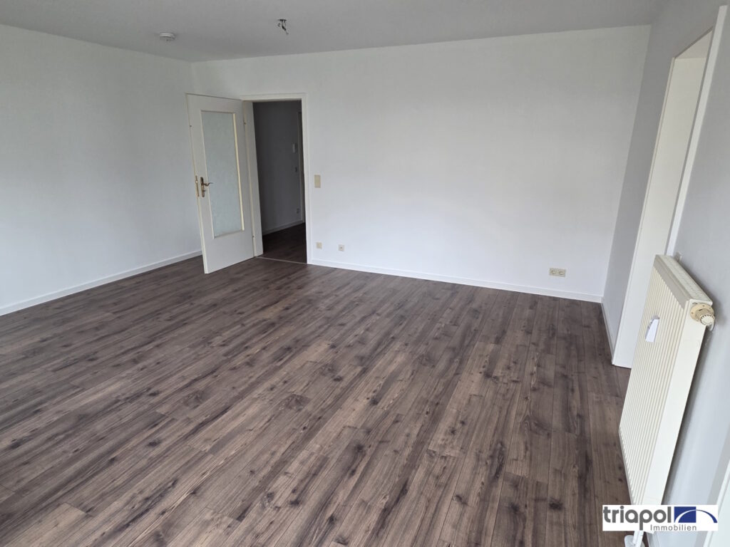 Schöne und ruhig gelegene Erdgeschoss mit neuem Laminatboden, Terrasse und kl. Gartenanteil in Coswig.