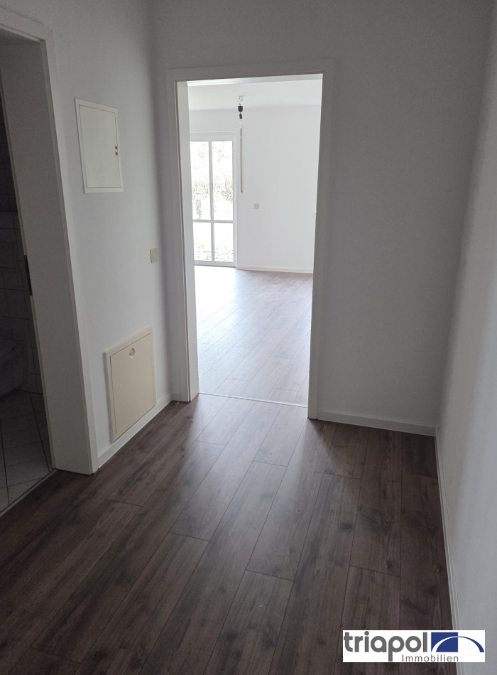 Schöne und ruhig gelegene Erdgeschoss mit neuem Laminatboden, Terrasse und kl. Gartenanteil in Coswig.