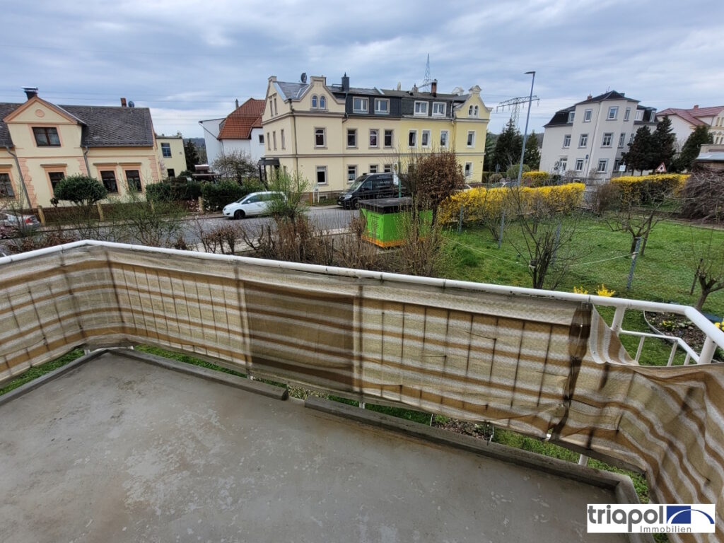 Gemütliche und helle Eigentumswohnung mit Balkon, Patkettboden und Tiefgaragenstellplatz in ruhiger und grüner Lage.