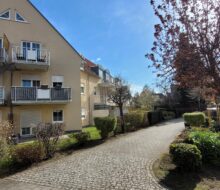 Grün gelegene 2-Zi-Whg. mit Balkon und Laminatboden in Coswig.