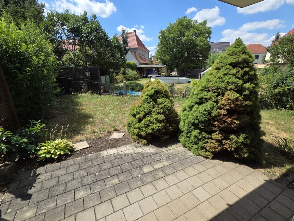 Helle und gemütliche 2-Zi-Whg. mit Terrasse und Gartenanteil in ruhiger und grüner Lage von Coswig.
