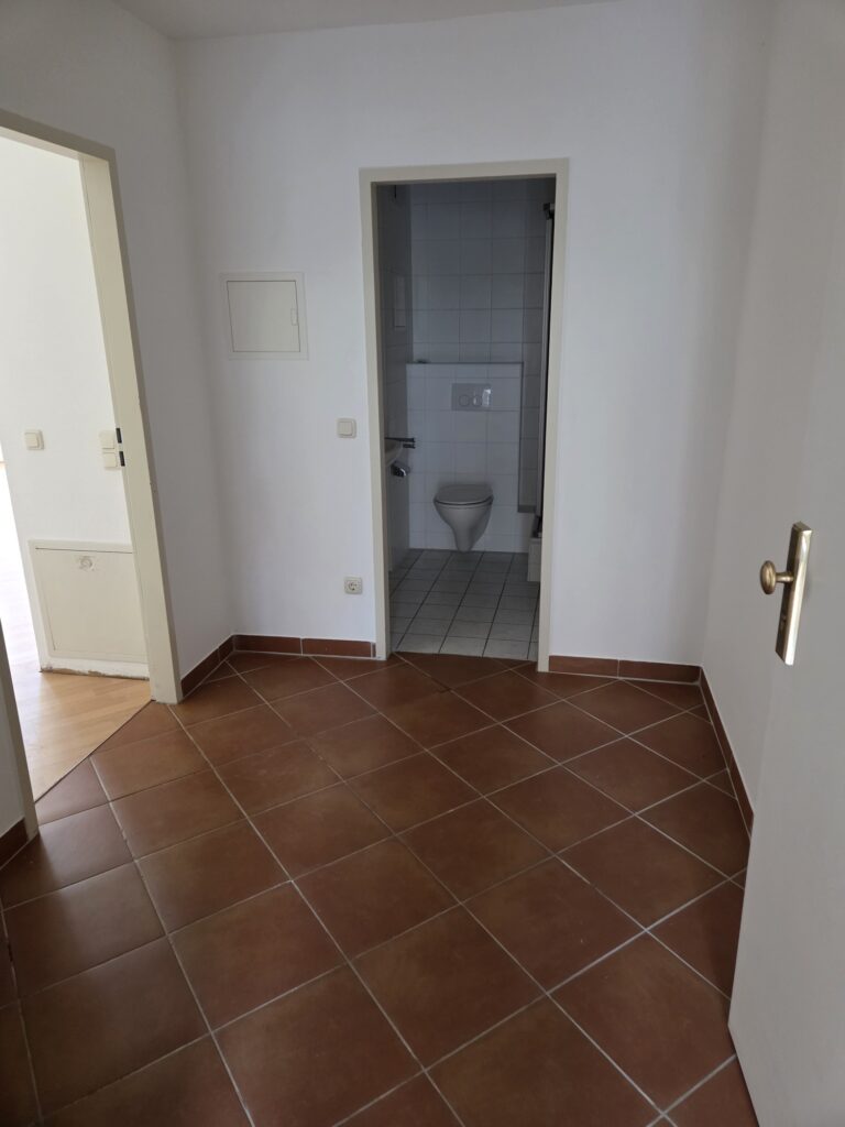 Helle und gemütliche 2-Zi-Whg. mit Terrasse und Gartenanteil in ruhiger und grüner Lage von Coswig.