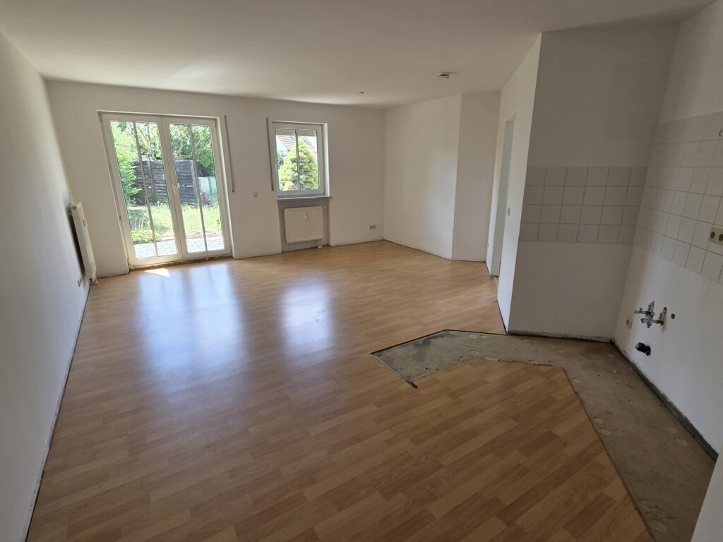 Helle und gemütliche 2-Zi-Whg. mit Terrasse und Gartenanteil in ruhiger und grüner Lage von Coswig.