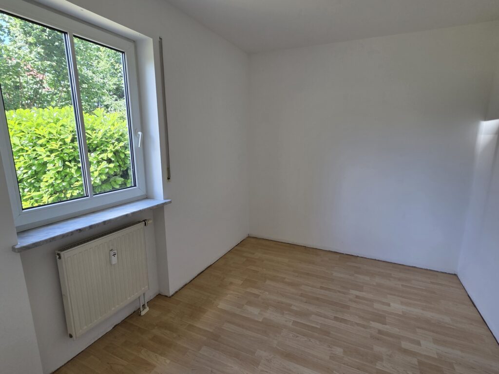 Helle und gemütliche 2-Zi-Whg. mit Terrasse und Gartenanteil in ruhiger und grüner Lage von Coswig.