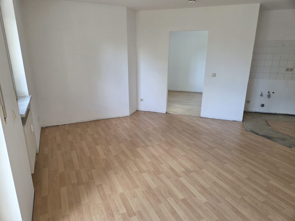 Helle und gemütliche 2-Zi-Whg. mit Terrasse und Gartenanteil in ruhiger und grüner Lage von Coswig.