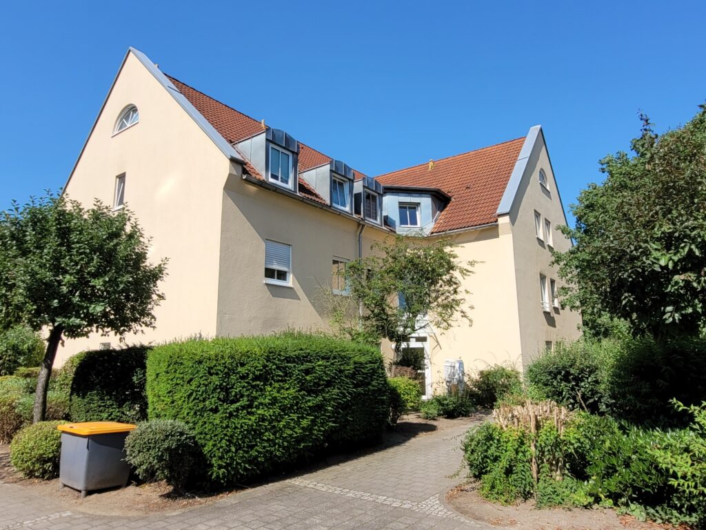 Schöne 3-Zi-Whg. mit Süd-West-Terrasse und Gartenanteil in ruhiger und grüner Lage.