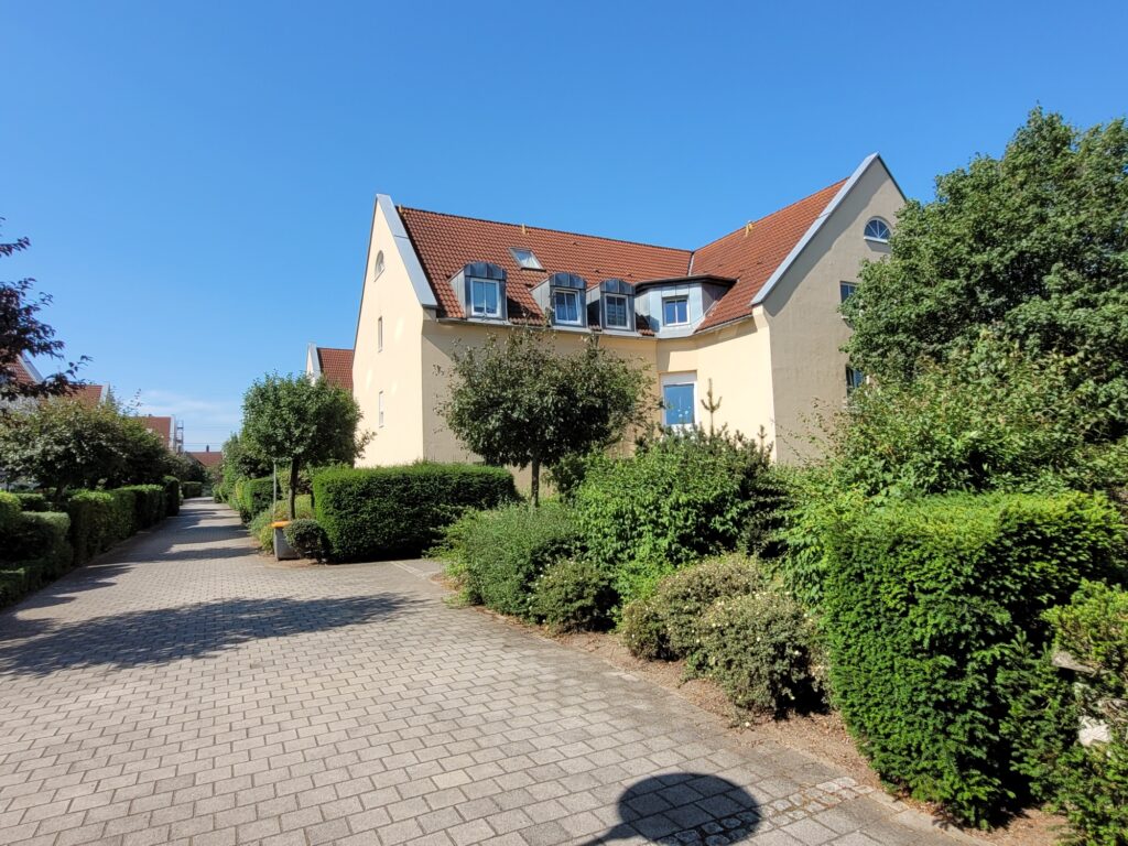 Schöne 3-Zi-Whg. mit Süd-West-Terrasse und Gartenanteil in ruhiger und grüner Lage.
