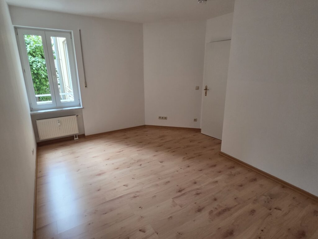 Schöne 3-Zi-Whg. mit Süd-West-Terrasse und Gartenanteil in ruhiger und grüner Lage.