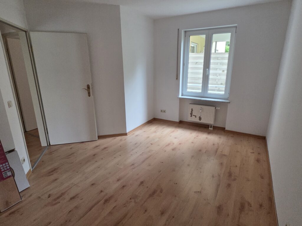 Schöne 3-Zi-Whg. mit Süd-West-Terrasse und Gartenanteil in ruhiger und grüner Lage.