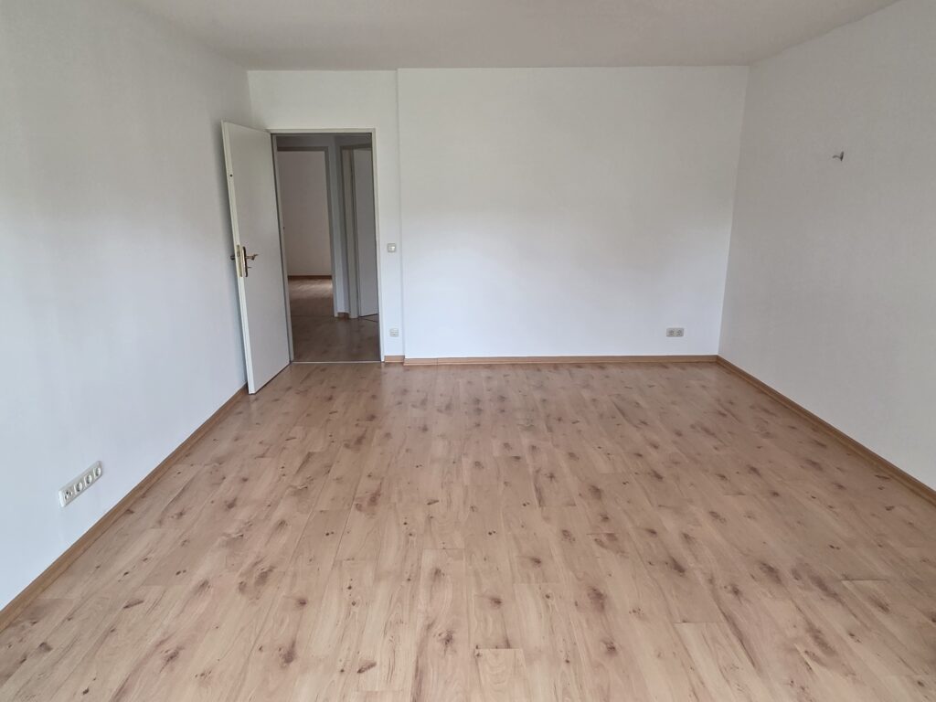 Schöne 3-Zi-Whg. mit Süd-West-Terrasse und Gartenanteil in ruhiger und grüner Lage.