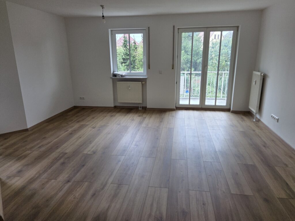 Helle und gemütliche 1,5 bzw. 2-Zi-Whg. mit Balkon in ruhiger und grüner Lage von Coswig.